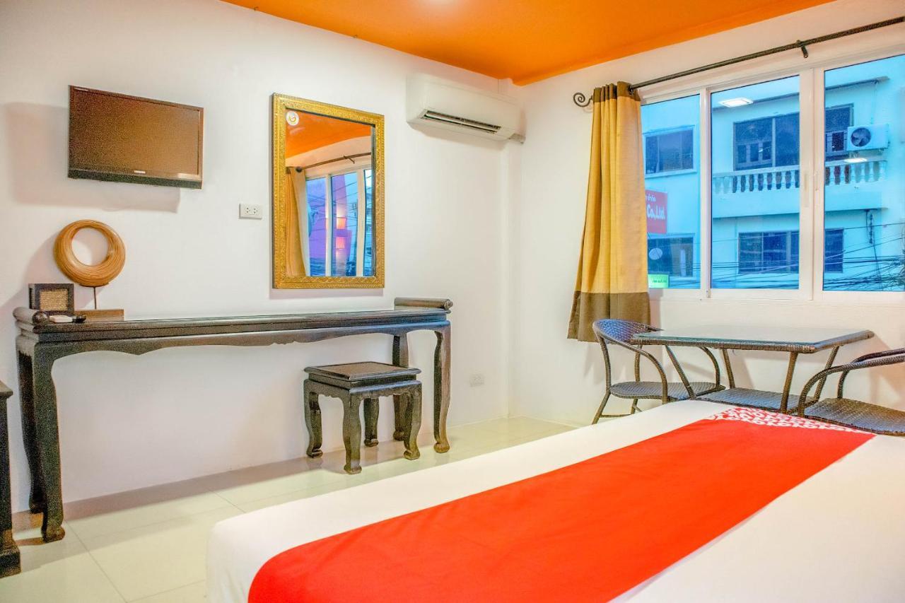Oyo 126 Patong Station House Hotel Екстериор снимка