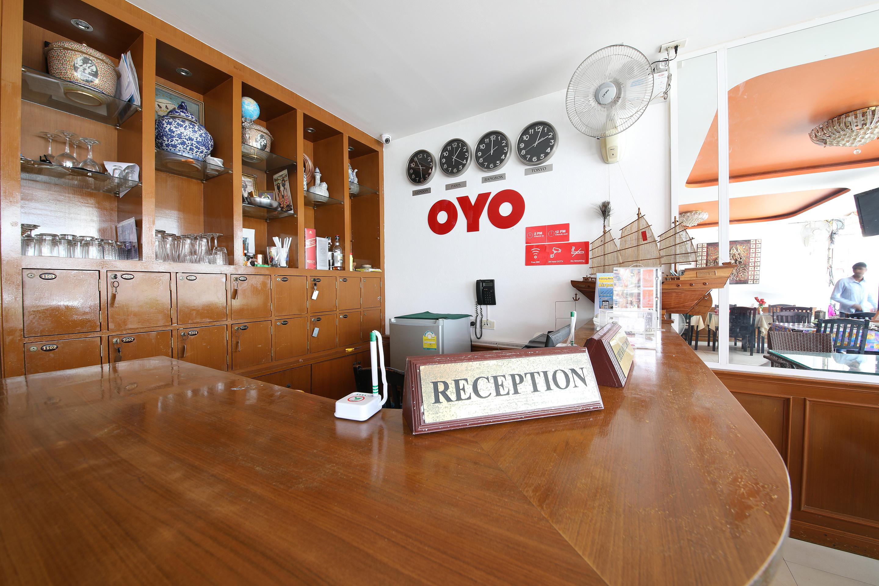 Oyo 126 Patong Station House Hotel Екстериор снимка