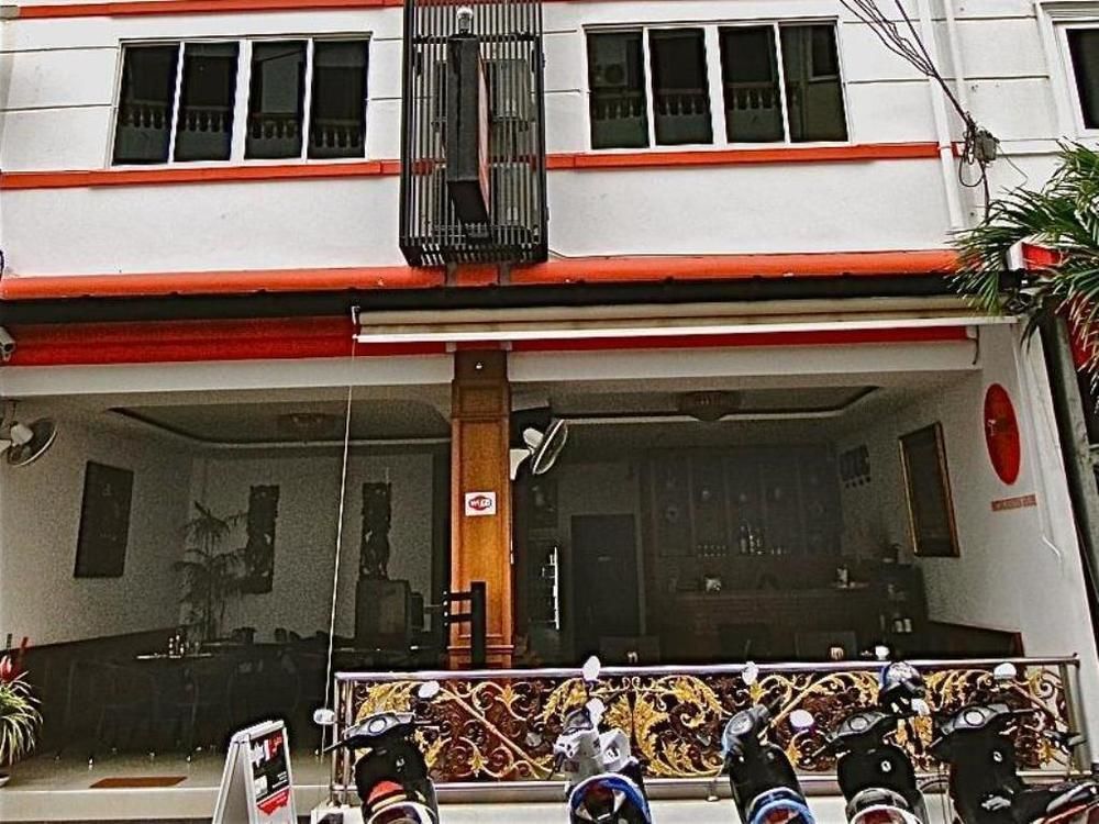Oyo 126 Patong Station House Hotel Екстериор снимка